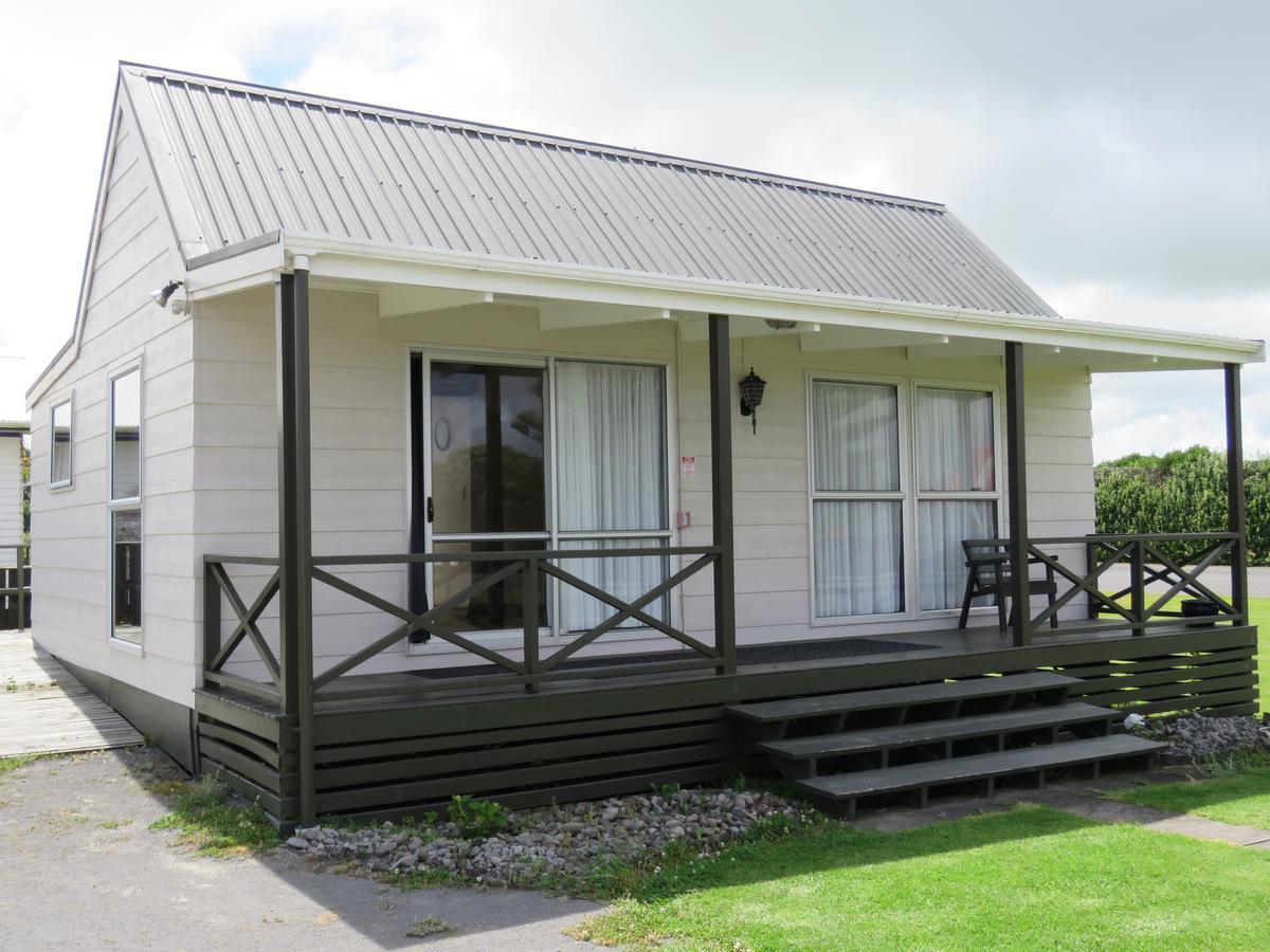 Opunake Motel And Backpackers Lodge Екстериор снимка