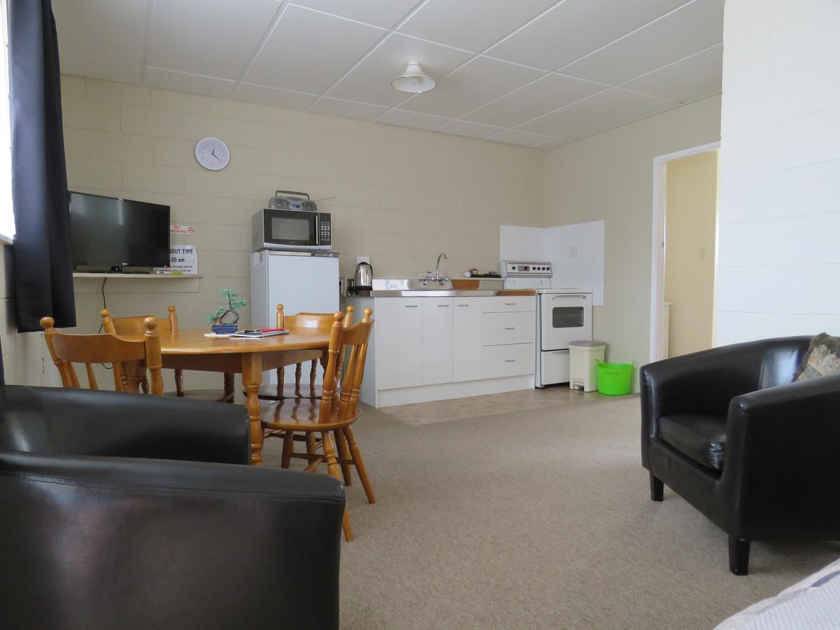 Opunake Motel And Backpackers Lodge Стая снимка